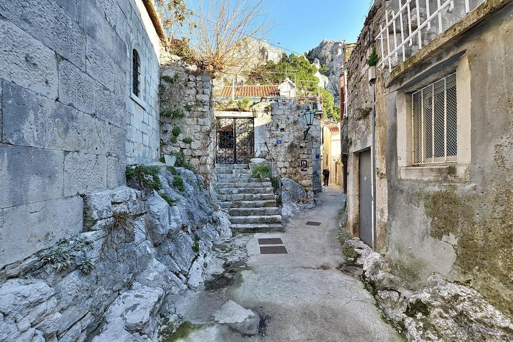 Apartments Mirabella Omis Exterior photo