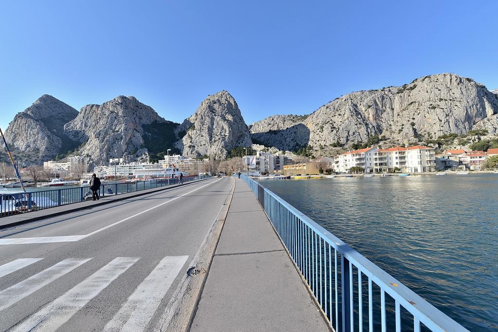 Apartments Mirabella Omis Exterior photo