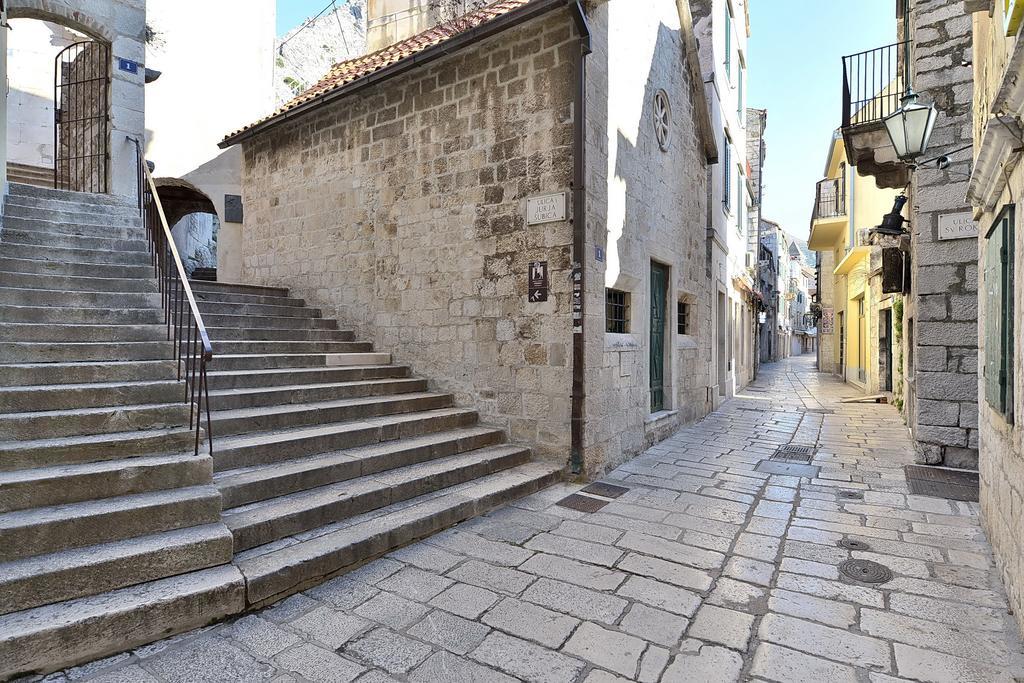 Apartments Mirabella Omis Exterior photo