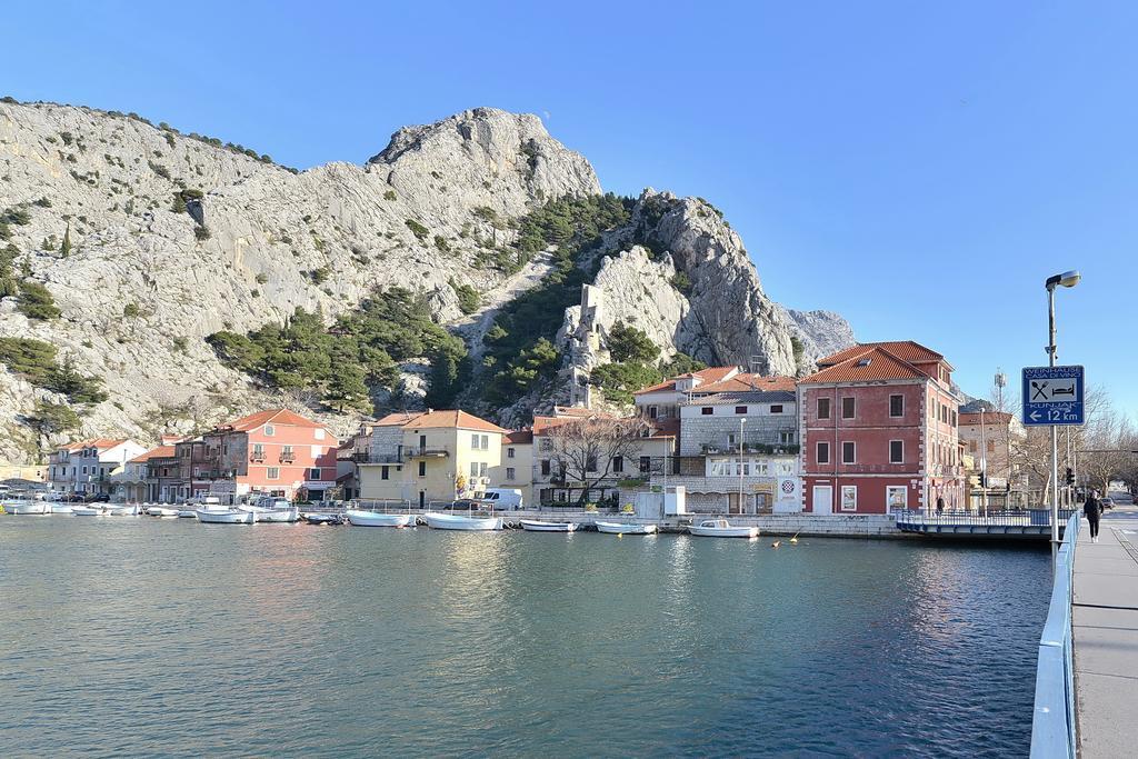 Apartments Mirabella Omis Exterior photo