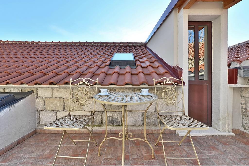 Apartments Mirabella Omis Exterior photo