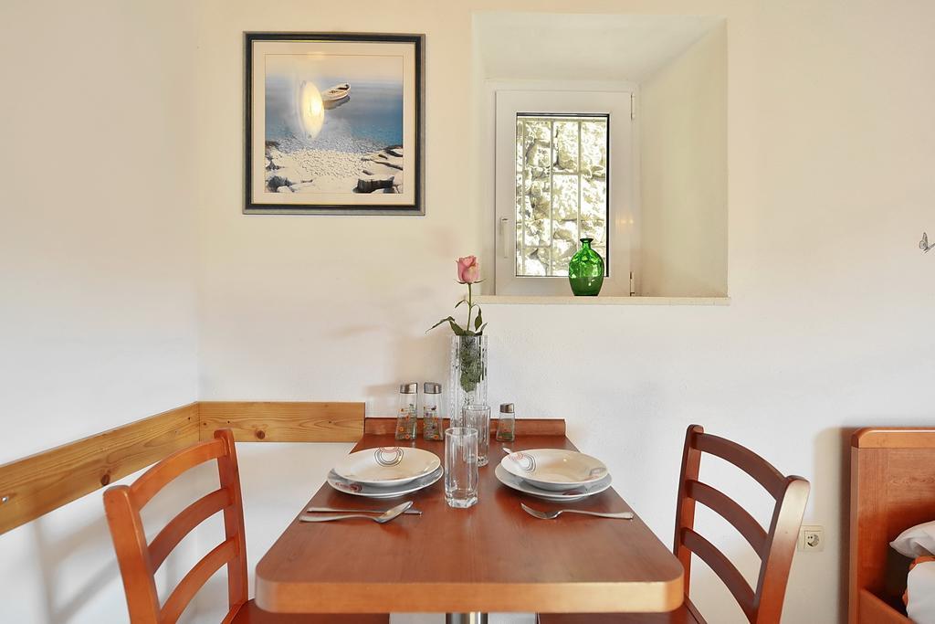 Apartments Mirabella Omis Room photo