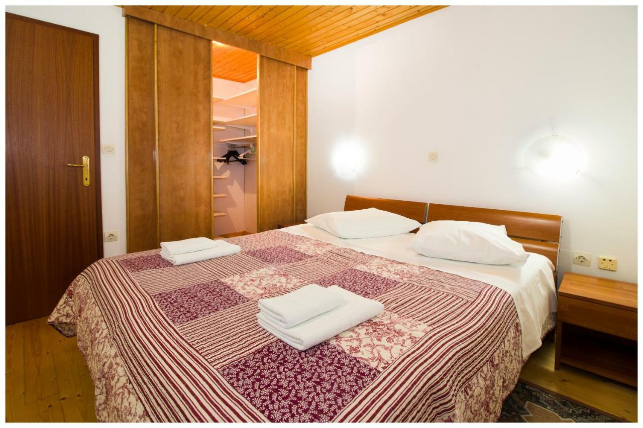 Apartments Mirabella Omis Exterior photo