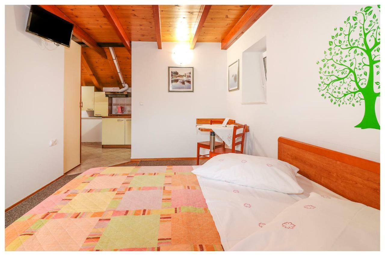 Apartments Mirabella Omis Exterior photo