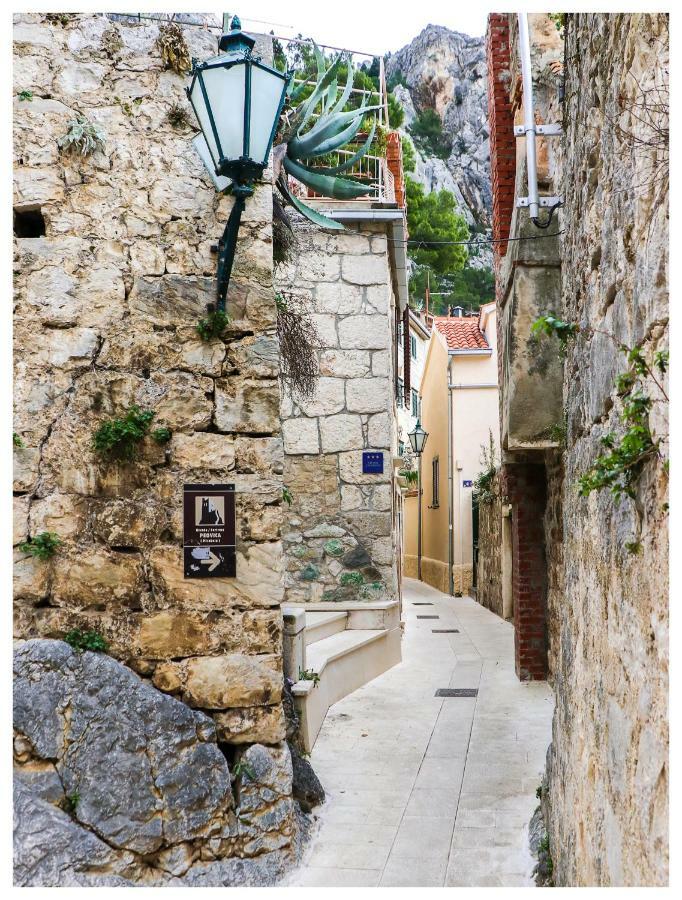 Apartments Mirabella Omis Exterior photo