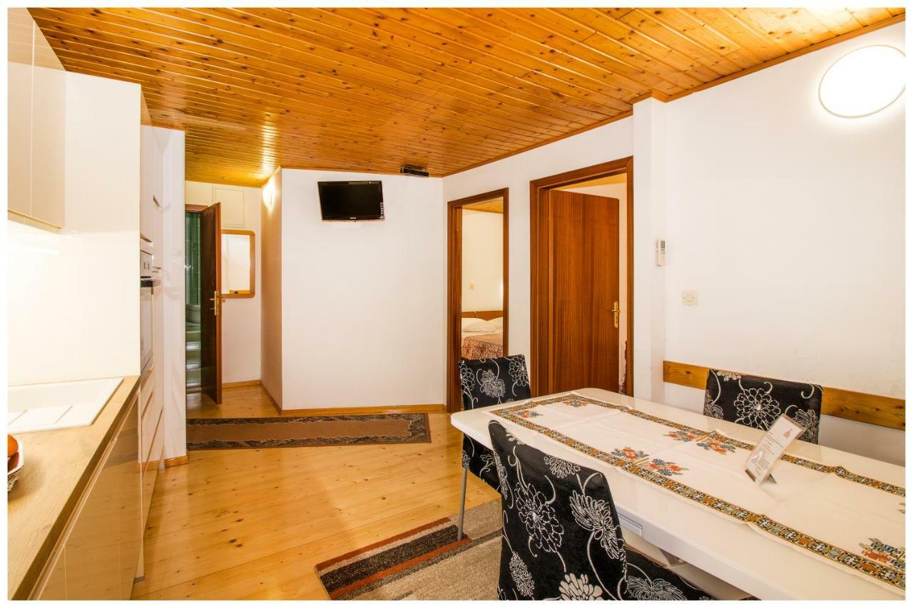 Apartments Mirabella Omis Exterior photo