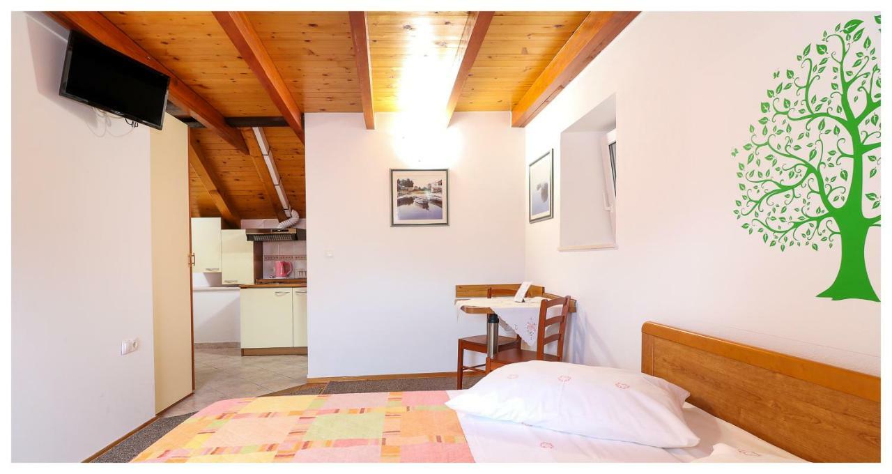 Apartments Mirabella Omis Exterior photo