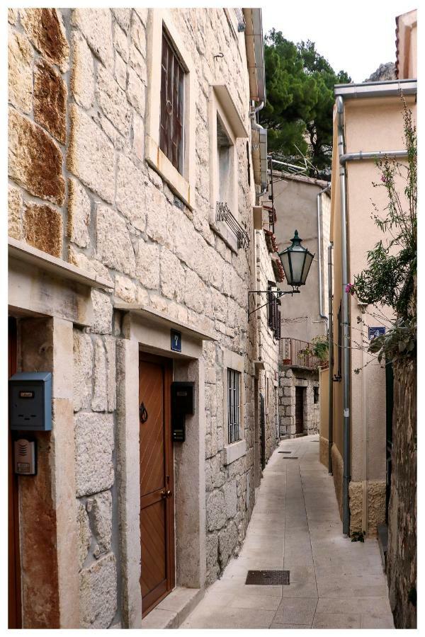 Apartments Mirabella Omis Exterior photo