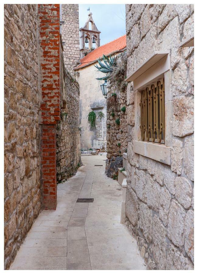 Apartments Mirabella Omis Exterior photo